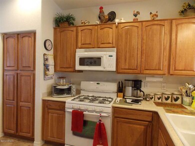 Kitchen w/pantry