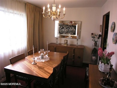 4 Dining room