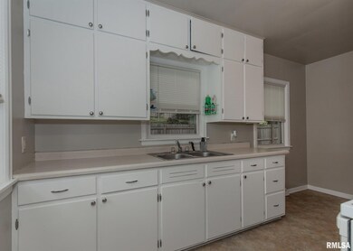 1110 W 7th St, Davenport, IA 52802 - photo 7