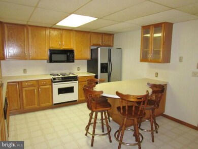 155 Meadowcreek Dr S, Chambersburg, PA 17202 - photo 3