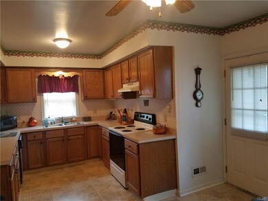 323 Center Aly, Lehighton, PA 18235 - photo 4
