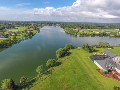 13319 Maple Nut Ln, Dover, FL 33527 - photo 4