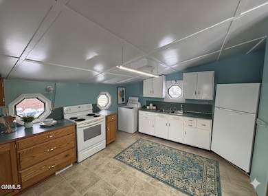 212 8th St S, New Salem, ND 58563 - photo 2