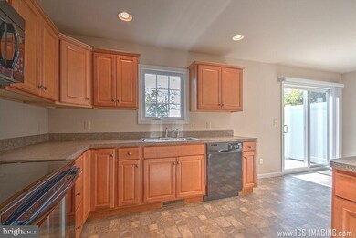 302 Briar Ridge Cir, Enola, PA 17025 - photo 5