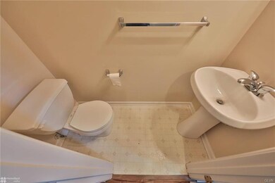 4544 Jasmine Dr, Center Valley, PA 18034 - photo 4