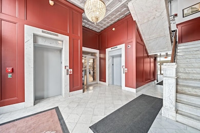 Elevator/Stairs