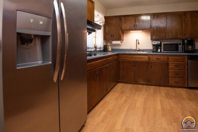 3028 SW Arnold Ave, Topeka, KS 66614 - photo 5