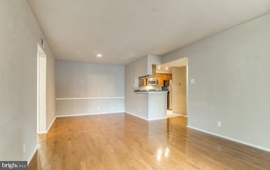 3305 Wyndham Cir unit 156, Alexandria, VA 22302 - photo 6