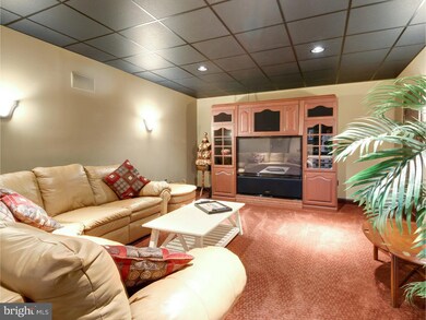 56 Denise Ct, Norristown, PA 19403 - photo 5