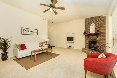 3201 Fox Run Dr, Alvin, TX 77511 - photo 3