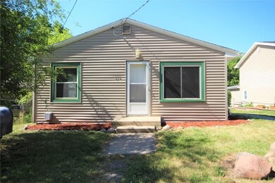 216 E Leland Ave, Des Moines, IA 50315 - photo 2