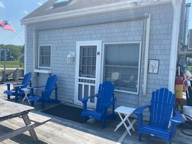 Front of cottage close