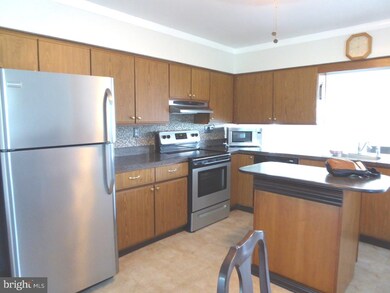 213 Allem Ln unit 213, Perkasie, PA 18944 - photo 5