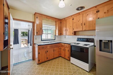 6239 Sage Dr, Jacksonville, FL 32210 - photo 7