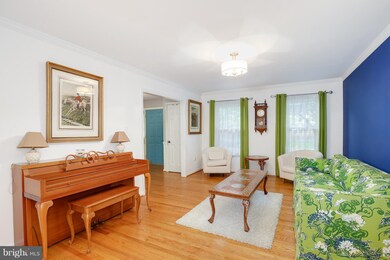 112 Connemara Dr, Sterling, VA 20164 - photo 4