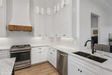 Kitchen with light stone countertops, premium rang