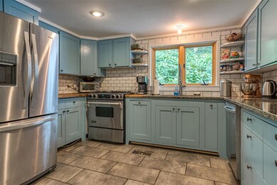 8133 Pomfret Rd, Pomfret, VT 05053 - photo 4