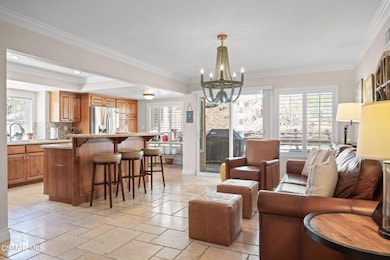 20-web-or-mls-UpmarketMedia_24744L-57