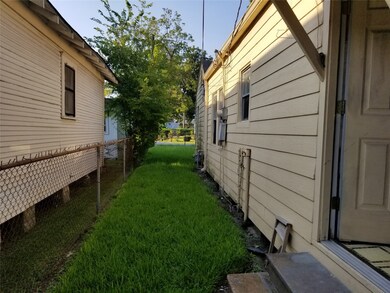 216 E 32nd St, Houston, TX 77018 - photo 2
