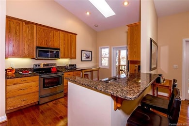 Kitchen and Breakfast Bar