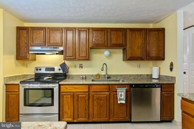 8849 Woodlawn Way, Springfield, VA 22153 - photo 7