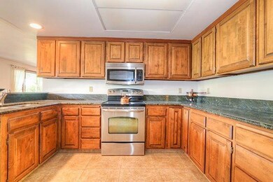 425 SE M St, Grants Pass, OR 97526 - photo 4