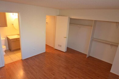 Master Bedroom (3)