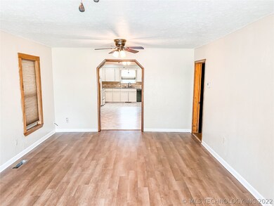 416 Locust Ave, Eufaula, OK 74432 - photo 7