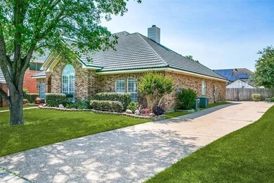 717 Paul Dr, Hurst, TX 76054 - photo 2