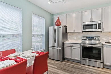 Sizeable eat-in kitchen