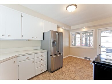 Eat-In Kitchen