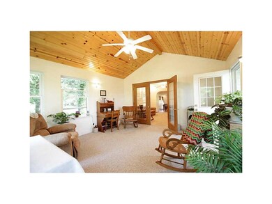 203 Summit St, Center Point, IA 52213 - photo 2