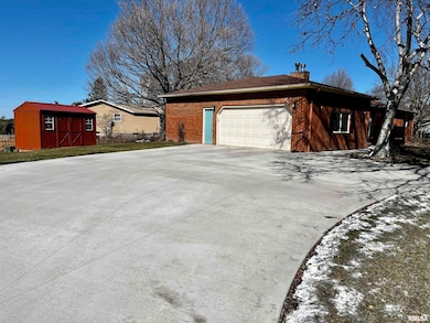 284 Westport Rd, Galesburg, IL 61401 - photo 4