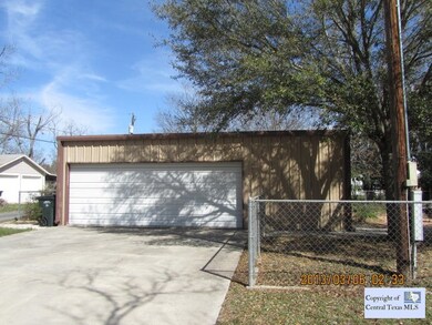 702 E Cedar St, Seguin, TX 78155 - photo 4