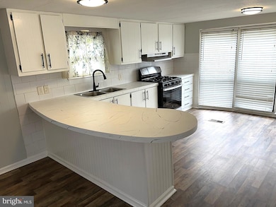 2400 Lincoln Ave unit 15, Baltimore, MD 21219 - photo 2