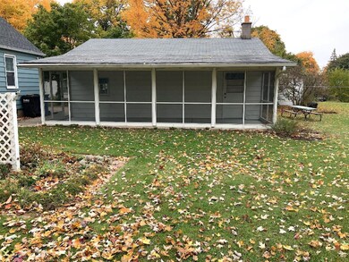 216 Forrest Screened-In Porch Closeup