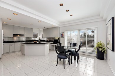 Wonderfully designed kitchen with abundant counter