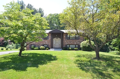 386 Coronation Dr, Franklin, MA 02038 - photo 2