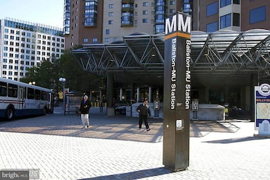 1142 N Stuart St unit I, Arlington, VA 22201 - photo 2