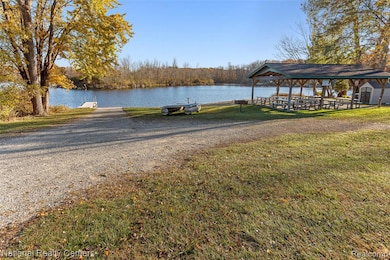 11655 Shorecrest Ct, South Lyon, MI 48178 - photo 2