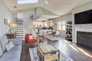 645 W Briar Place unit 4, Chicago, IL 60657 - photo 4