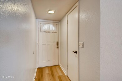 4-650637494-06 Foyer