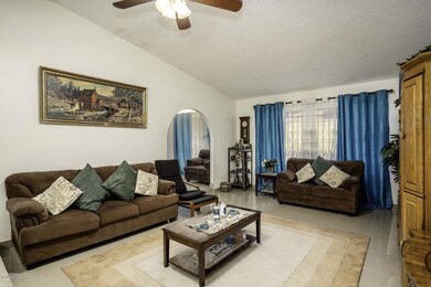 3530 W Willow Ave View of living area 4