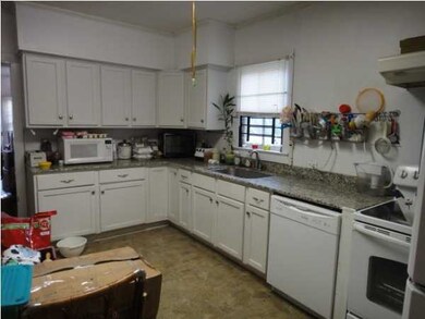 538 1/2 E Saint Peter St, New Iberia, LA 70560 - photo 2