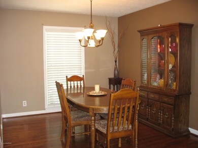 9106 Danby Ct, Louisville, KY 40291 - photo 4