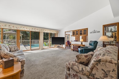 N61W16085 Hawthorne Dr, Menomonee Falls, WI 53051 - photo 2