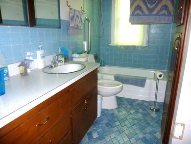 FIRST FLOOR BATHROOM