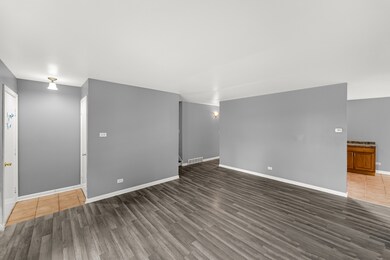 17618 Grandview Dr, Hazel Crest, IL 60429 - photo 3
