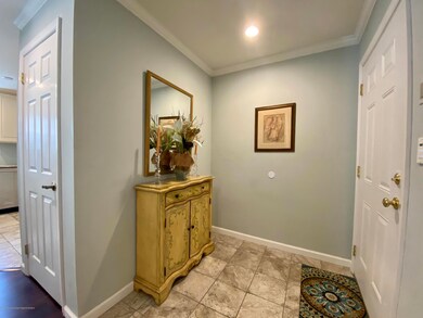Hallway w Closet