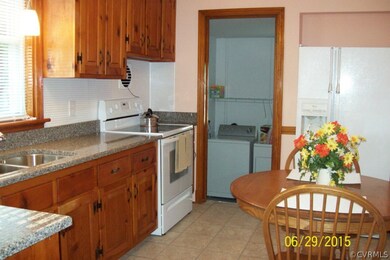 New Floors and countertops in this cute eat-in kit